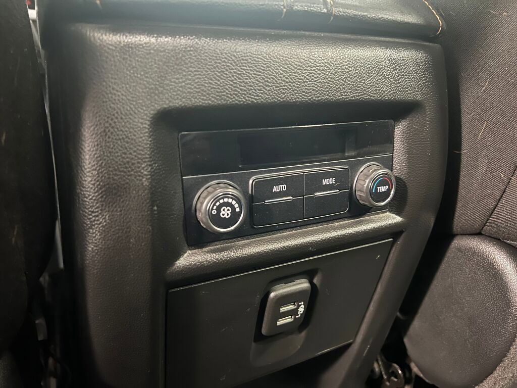 Used 2020 Chevrolet Traverse LT image 17