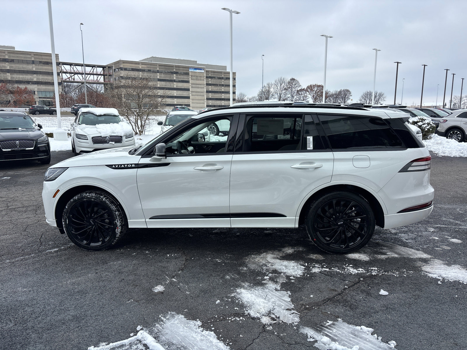 New 2026 Lincoln Aviator Reserve w/ Jet Appearance Package image 4