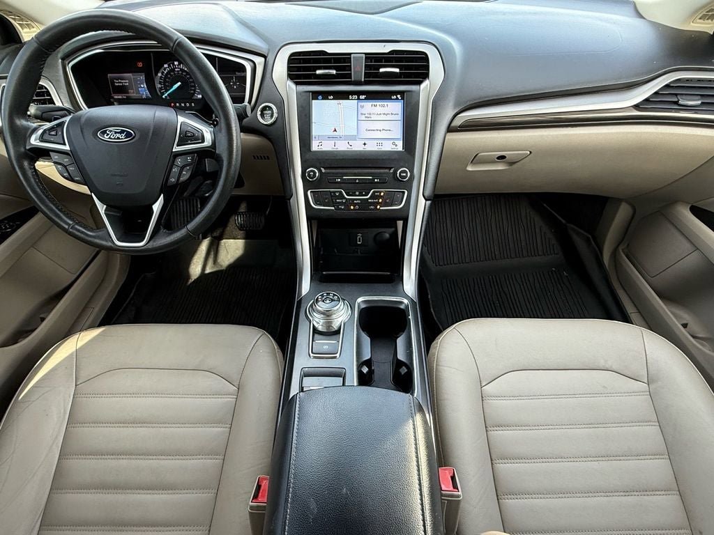 Used 2017 Ford Fusion SE w/ Fusion SE Technology Package image 16