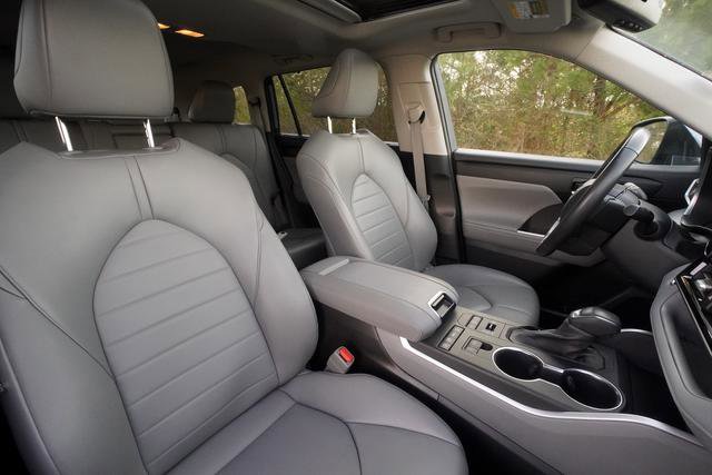 Used 2022 Toyota Highlander XLE image 27
