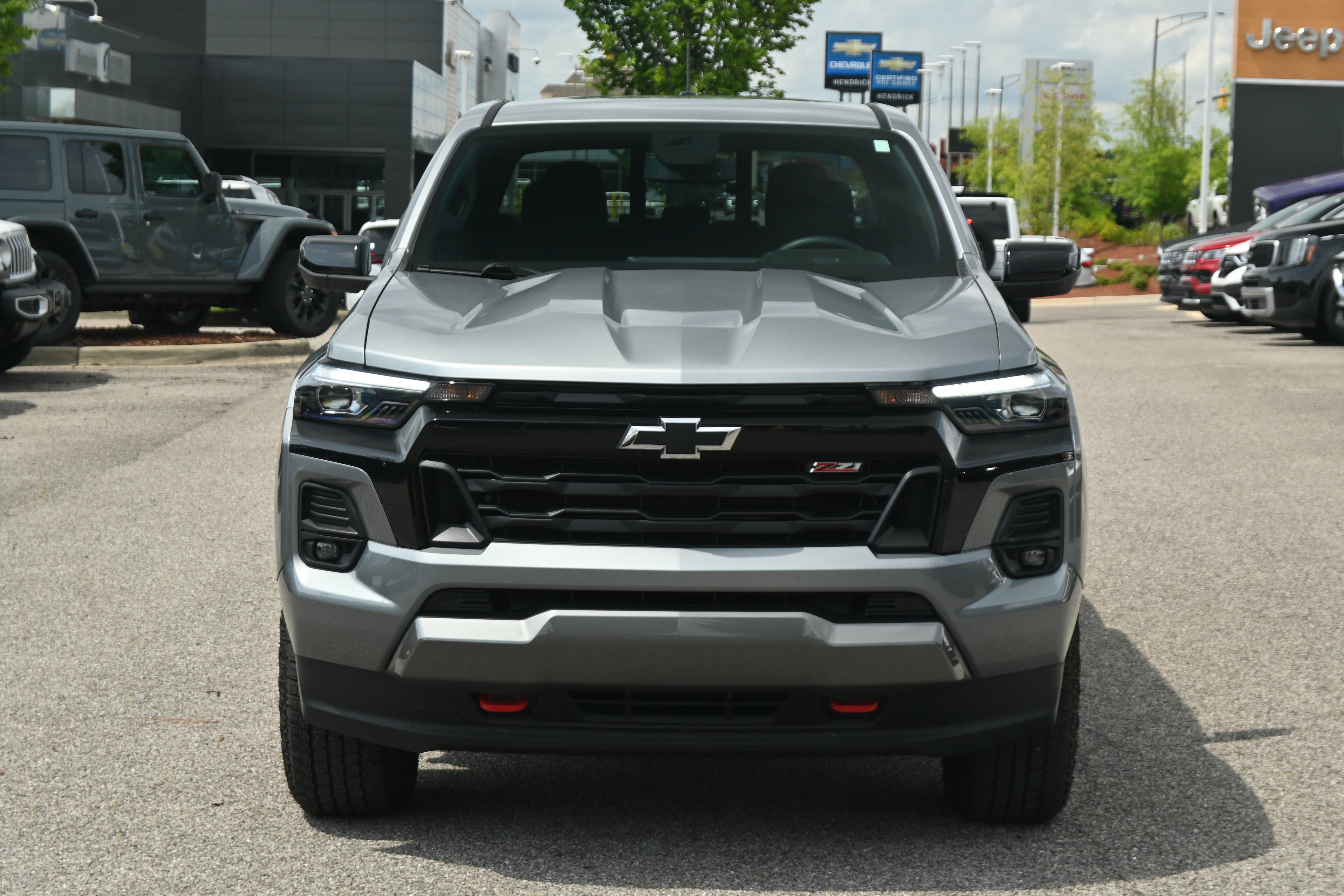 Used 2023 Chevrolet Colorado Z71 w/ Z71 Convenience Package 2 AWD/4WD image 3