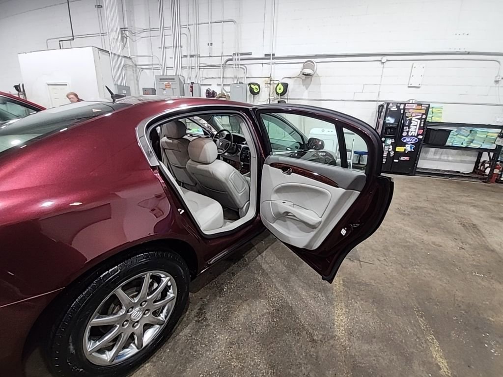 Used 2007 Buick Lucerne CXL w/ Luxury Package FWD image 21