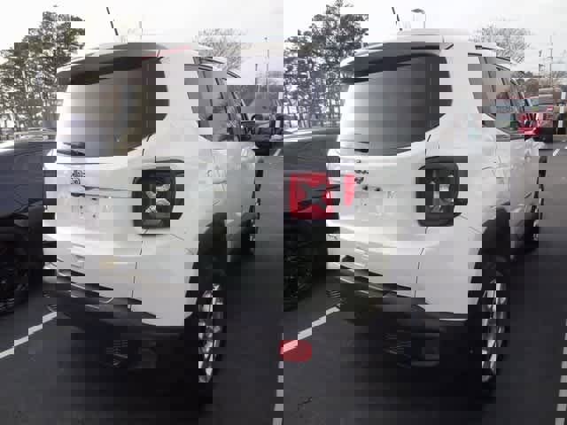 Used 2023 Jeep Renegade Latitude image 6