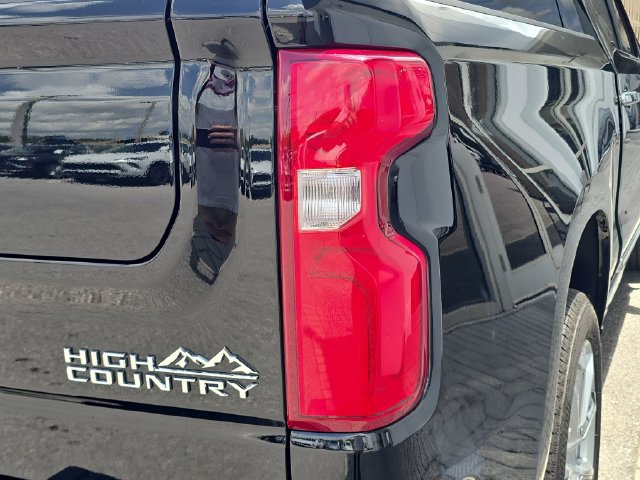 Certified 2025 Chevrolet Silverado 1500 High Country AWD/4WD image 9