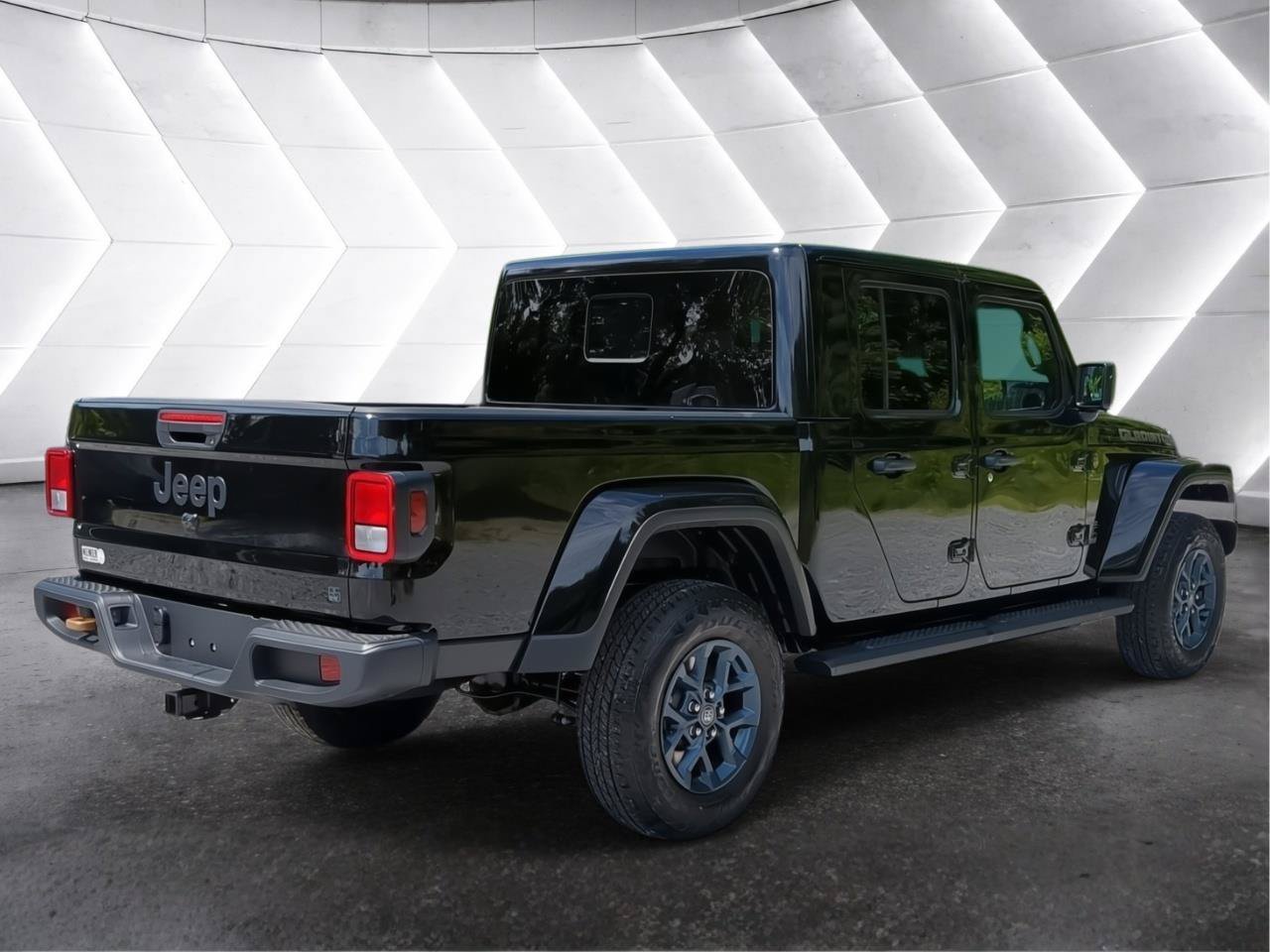 New 2026 Jeep Gladiator Sport AWD/4WD image 3