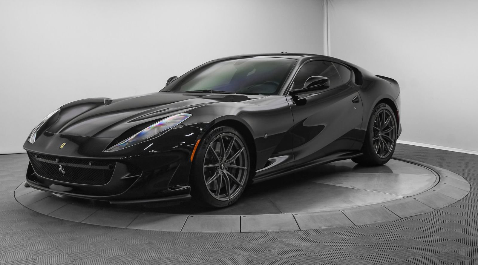 Used 2018 Ferrari 812 Superfast RWD image 3