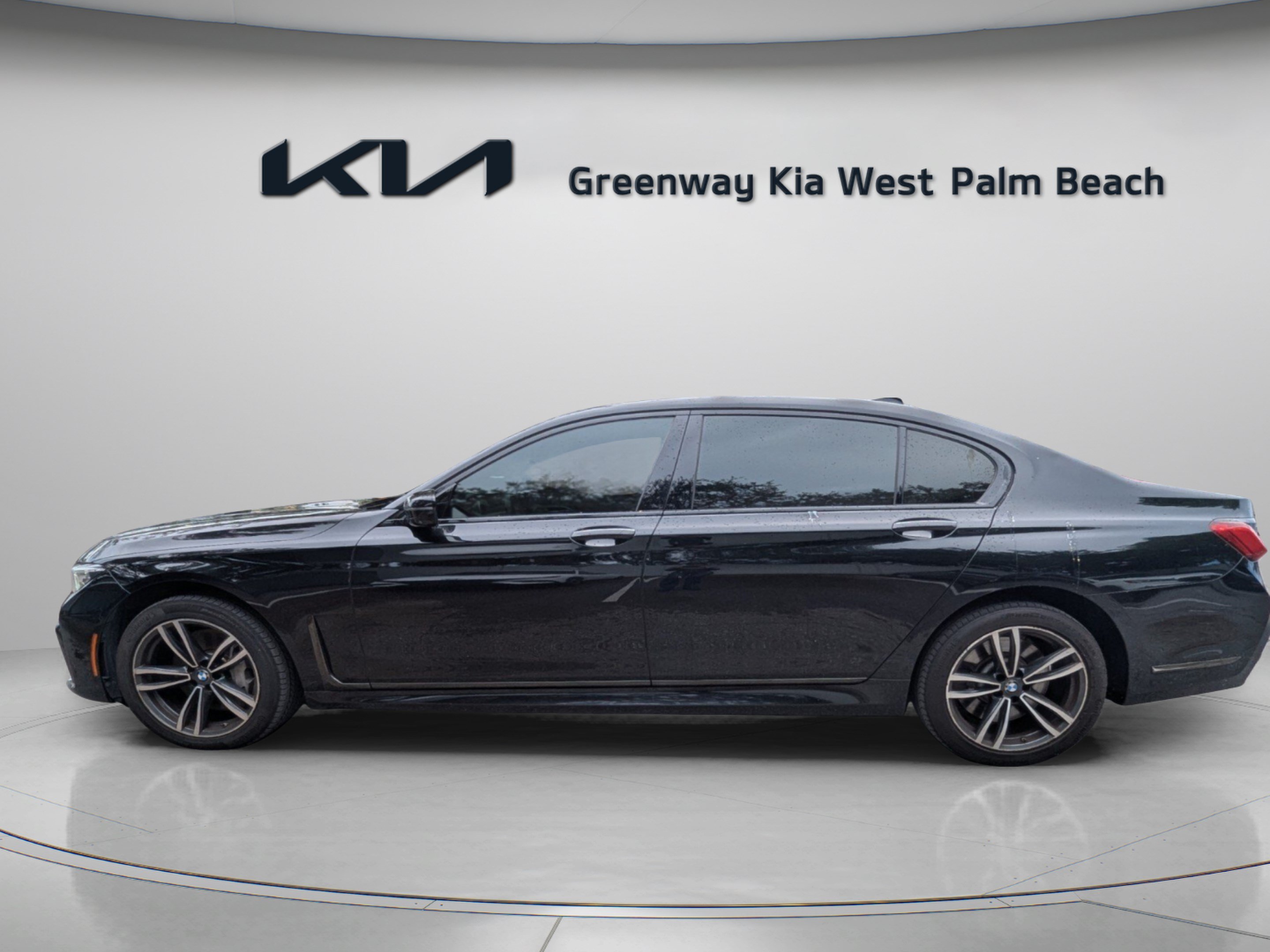 Used 2021 BMW 750i xDrive w/ Luxury Rear Seating Package AWD/4WD image 5