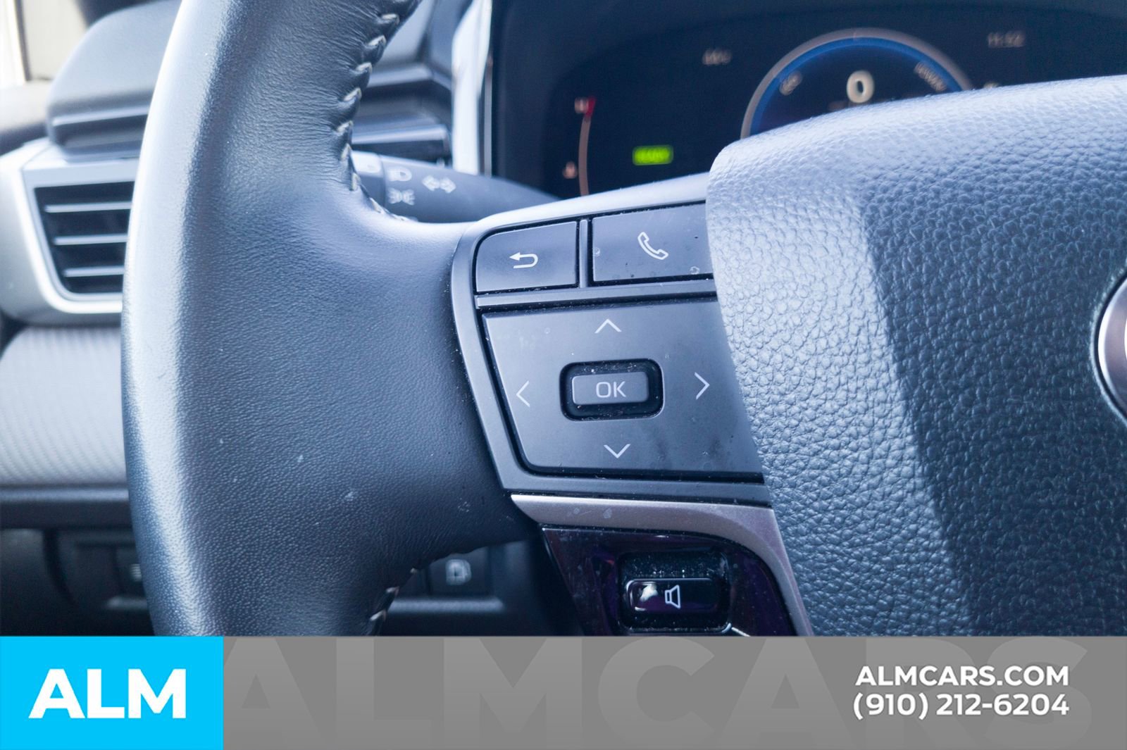 Used 2025 Toyota Camry SE image 30