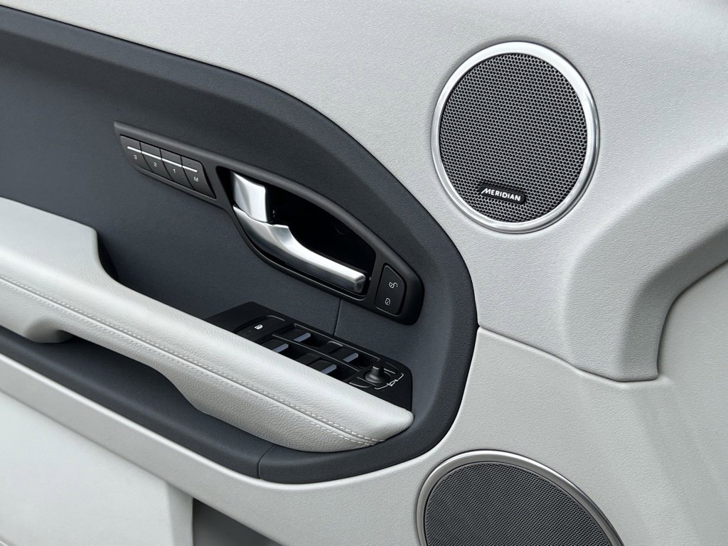 Used 2015 Land Rover Range Rover Evoque Pure Plus image 31