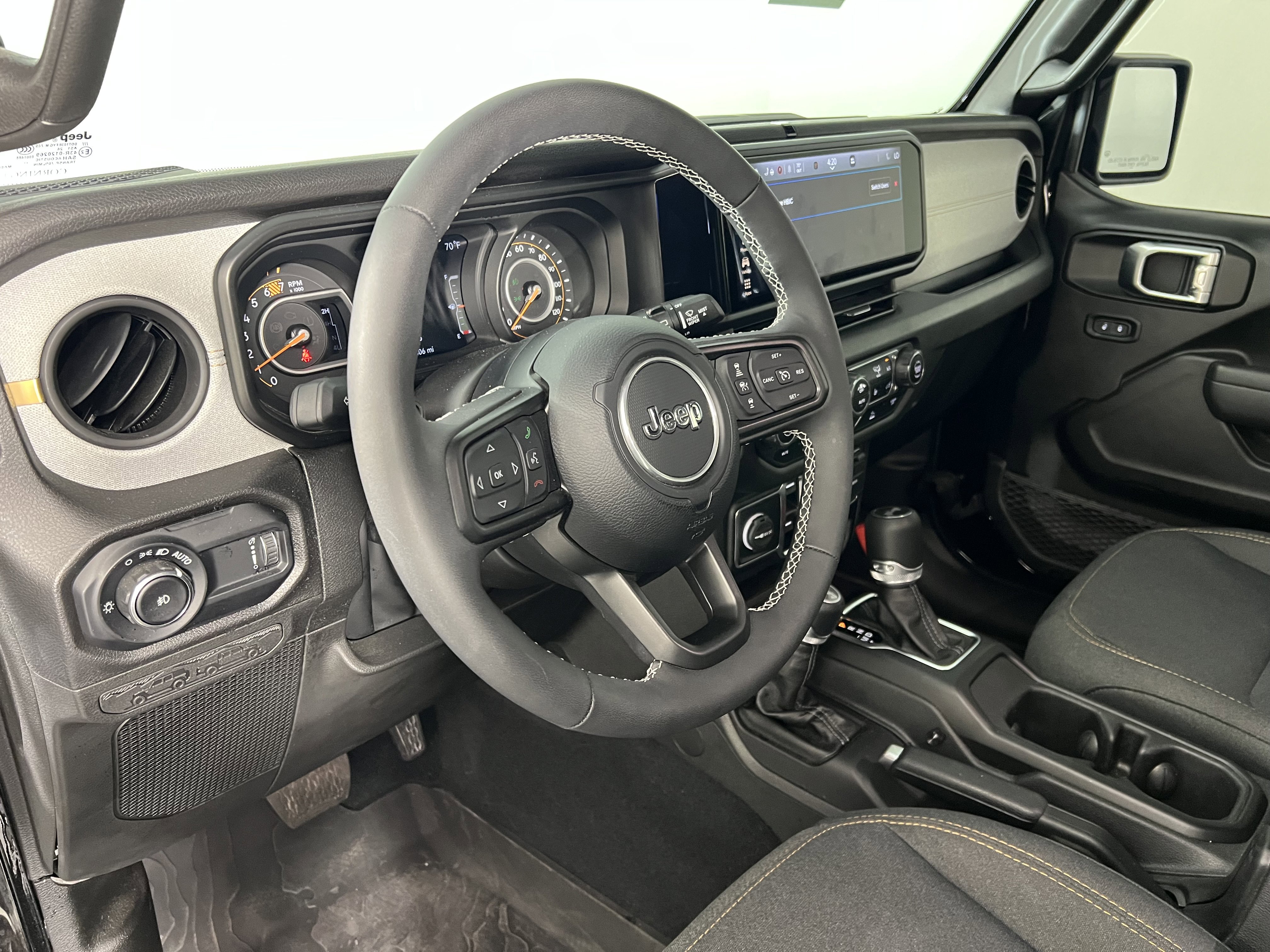 Used 2025 Jeep Wrangler Unlimited Sport AWD/4WD image 16