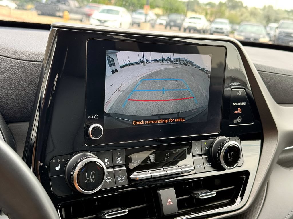 Used 2023 Toyota Highlander XLE AWD/4WD image 27