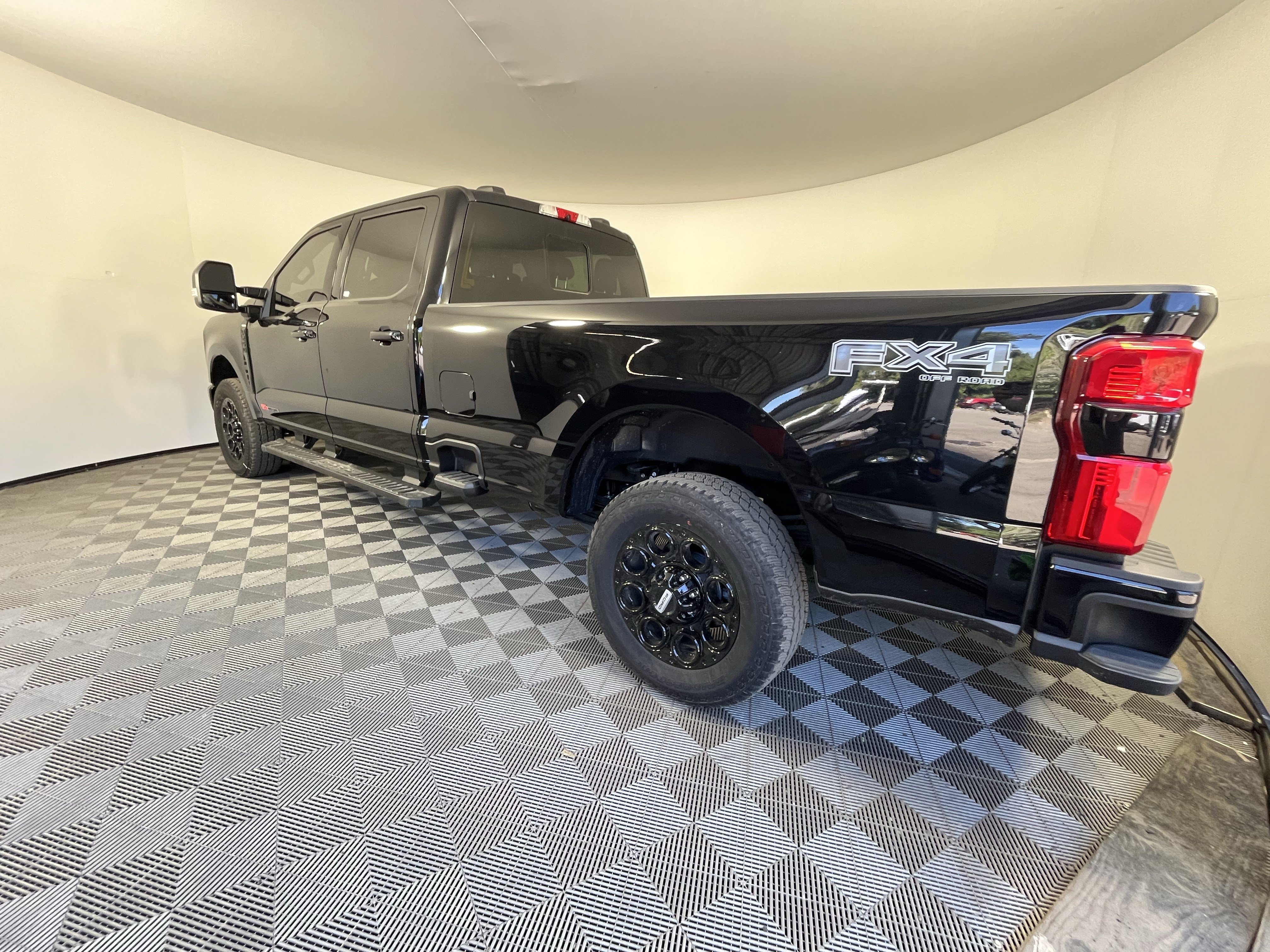 New 2026 Ford F250 Lariat w/ Black Appearance Package AWD/4WD image 23