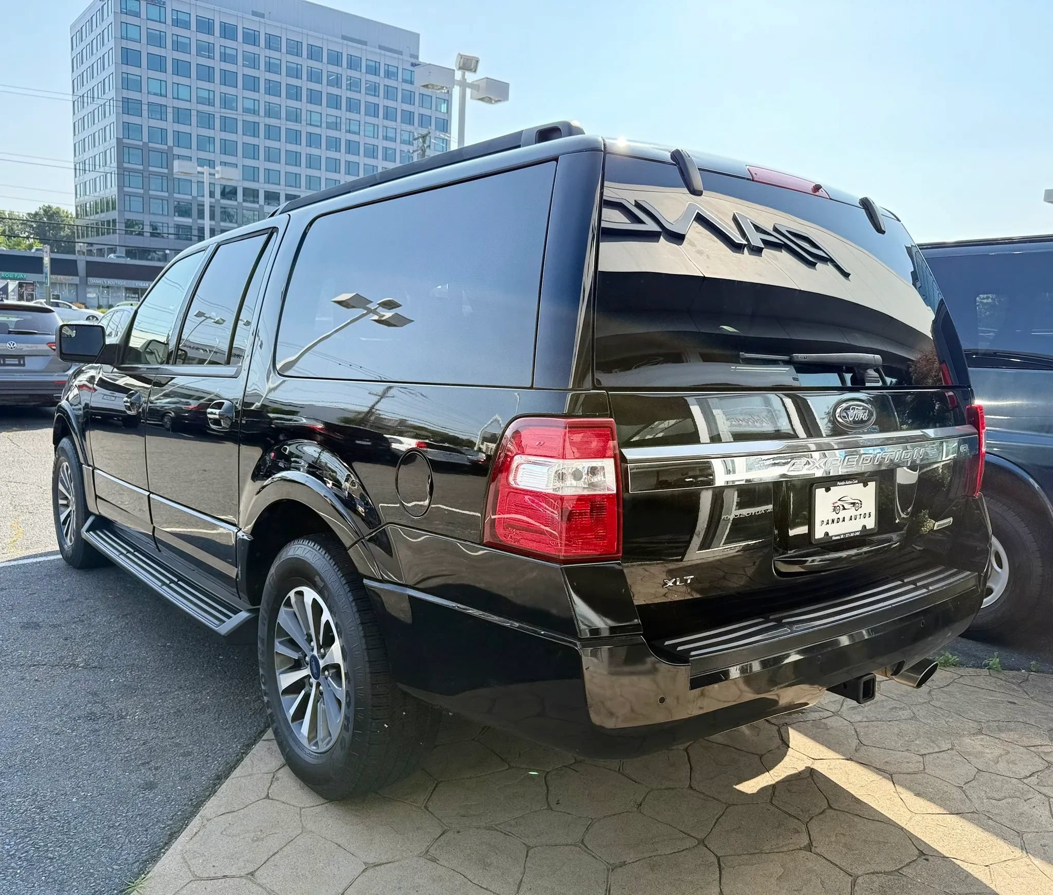 Used 2016 Ford Expedition EL XLT w/ Equipment Group 201A AWD/4WD image 5
