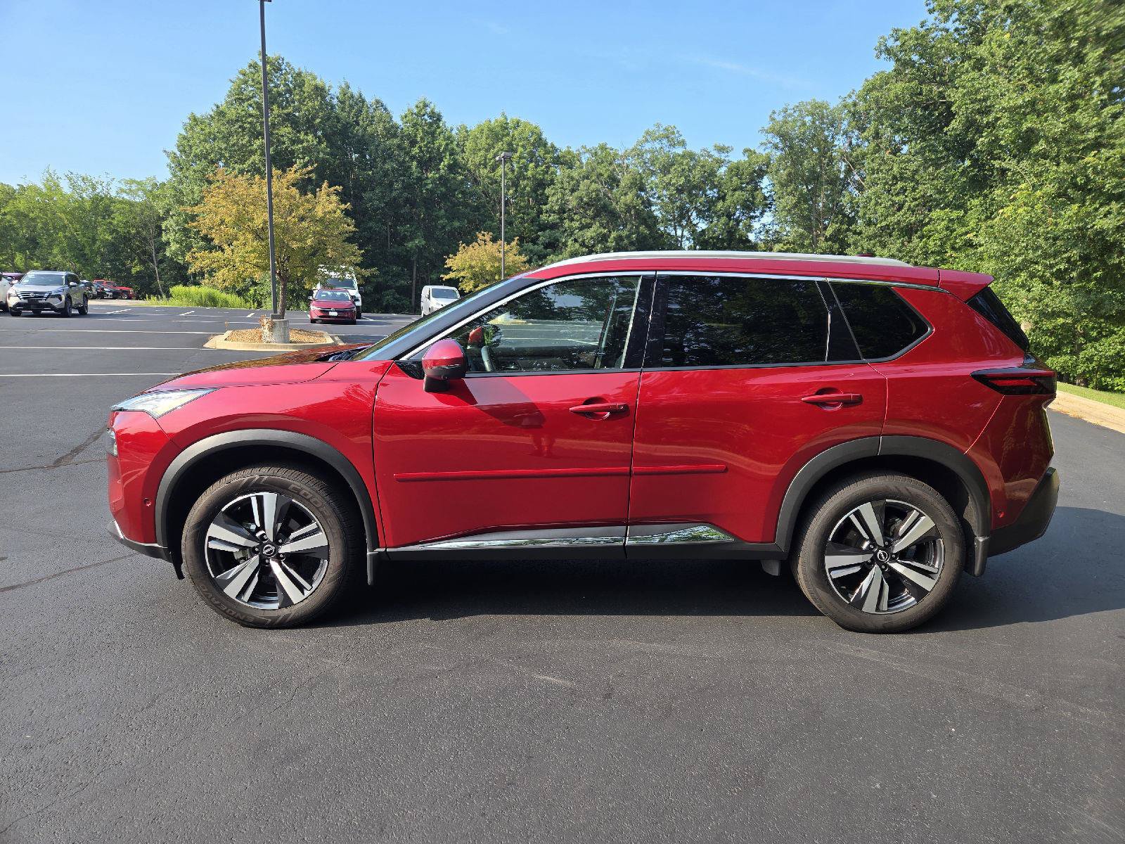 Used 2023 Nissan Rogue SL w/ SL Premium Package AWD/4WD image 5