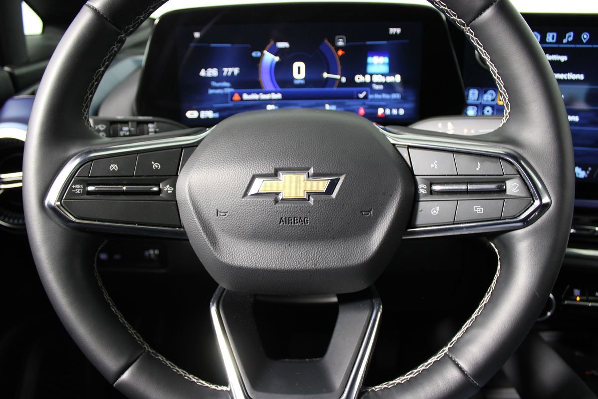 Used 2025 Chevrolet Equinox EV LT w/ Convenience Package image 12