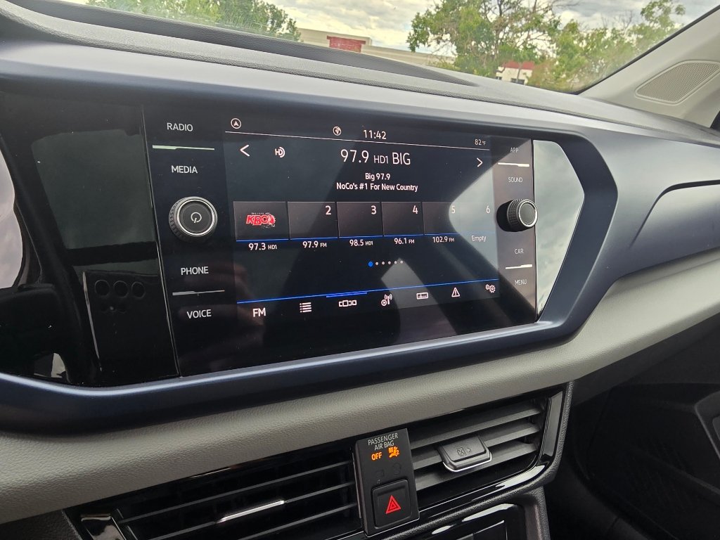 Used 2023 Volkswagen Taos SE w/ Panoramic Sunroof Package FWD image 22