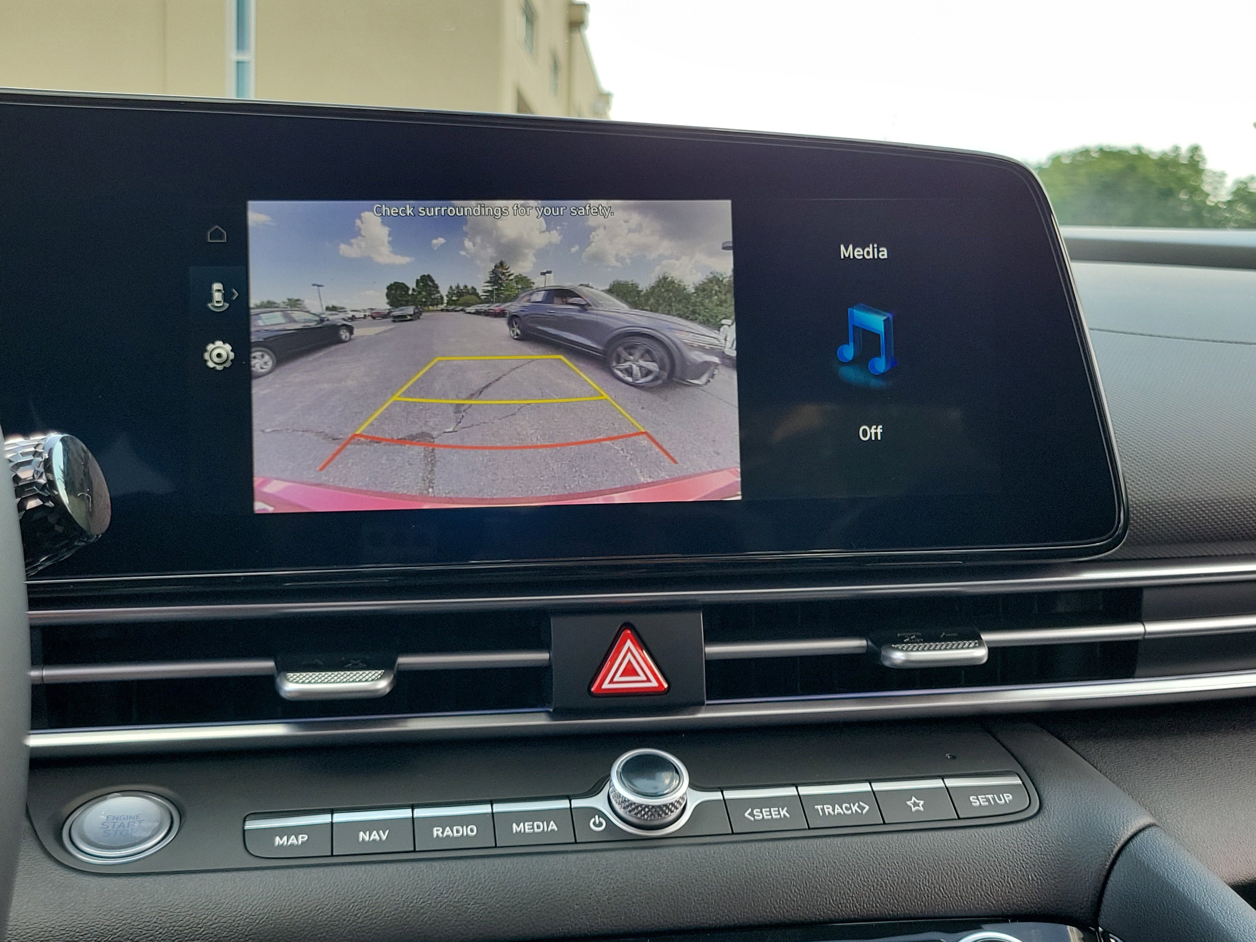 New 2025 Hyundai Elantra Limited FWD image 25