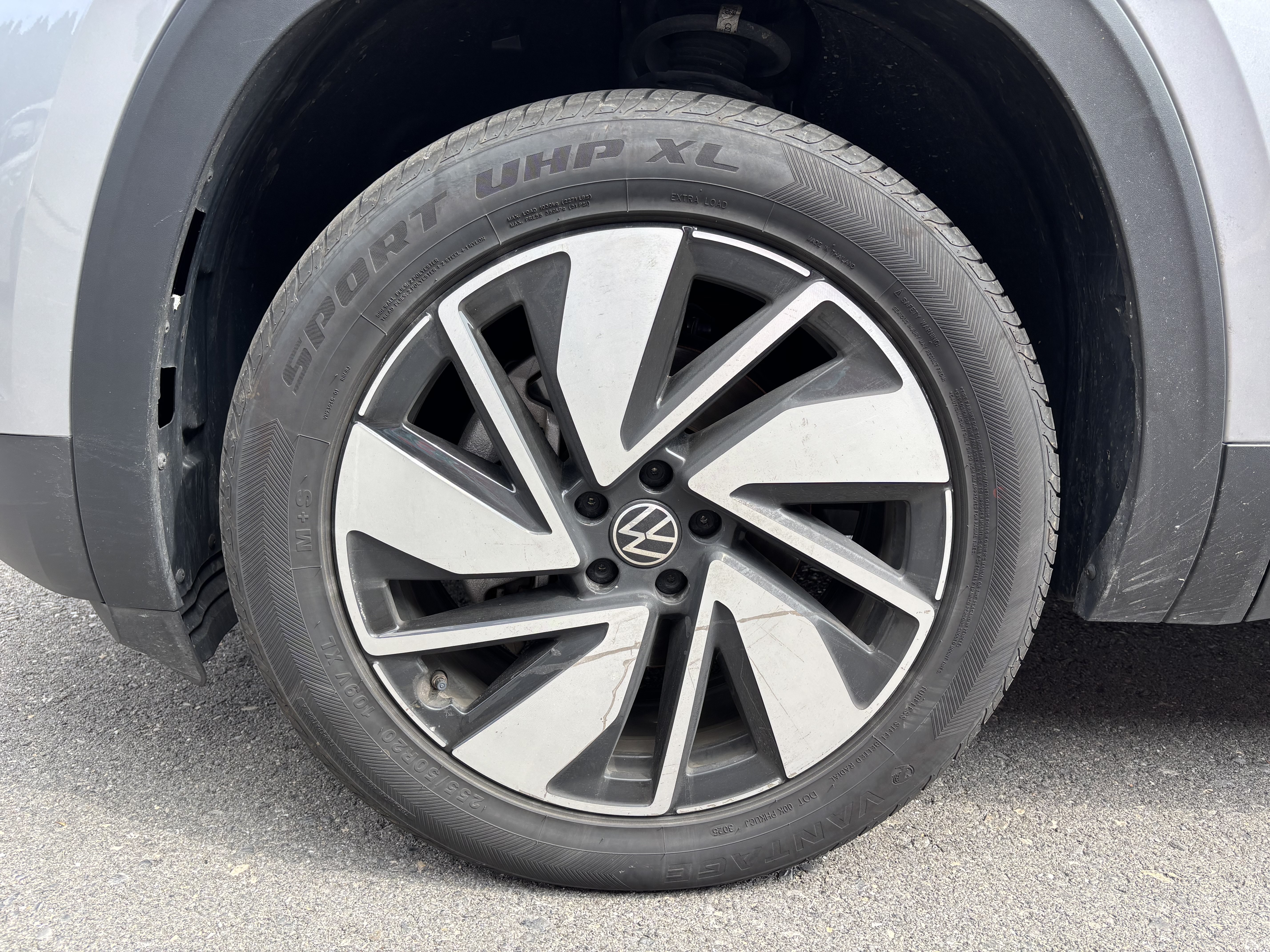 Used 2025 Volkswagen Atlas SE AWD/4WD image 11