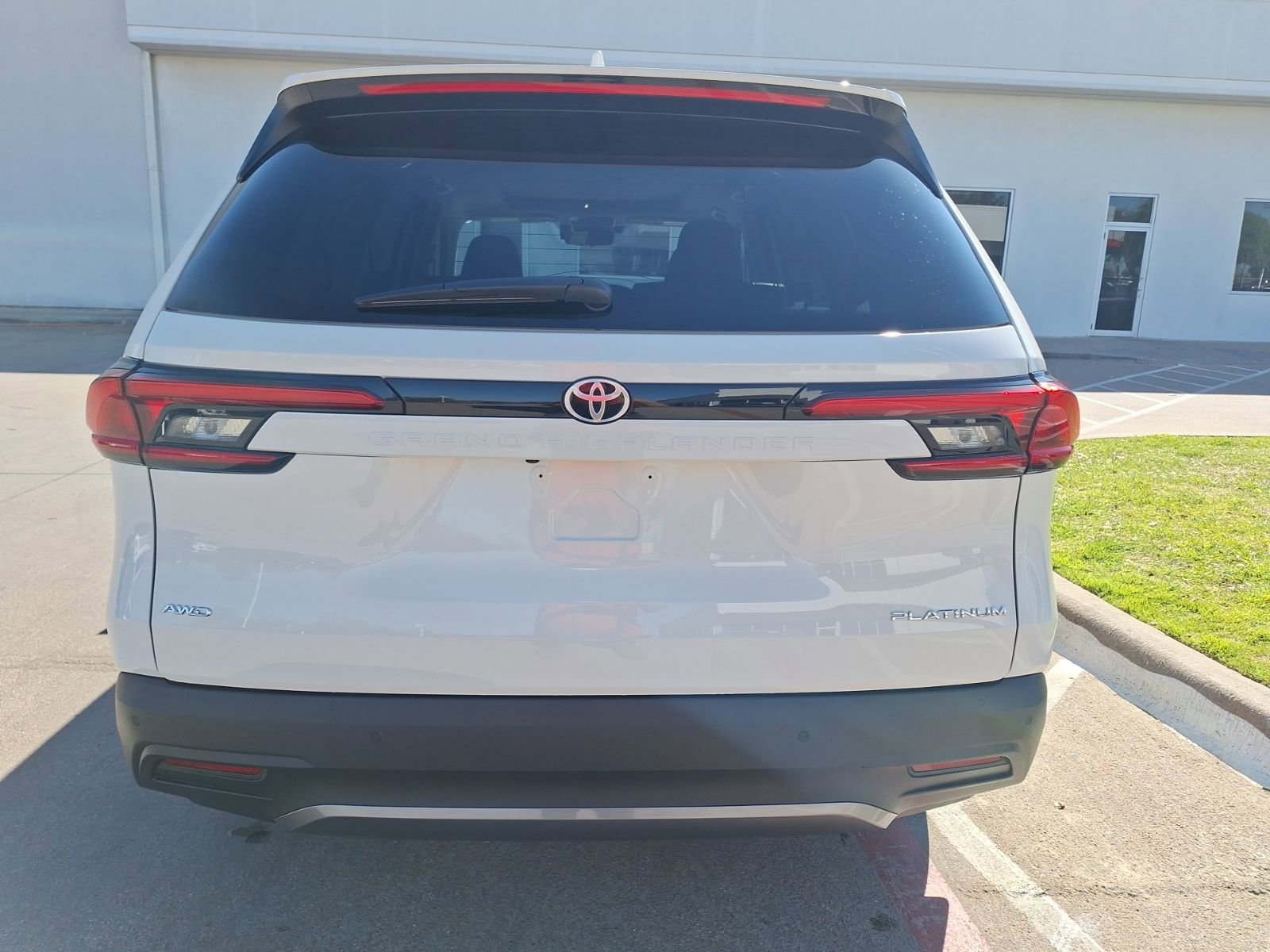 Used 2024 Toyota Grand Highlander Platinum image 5