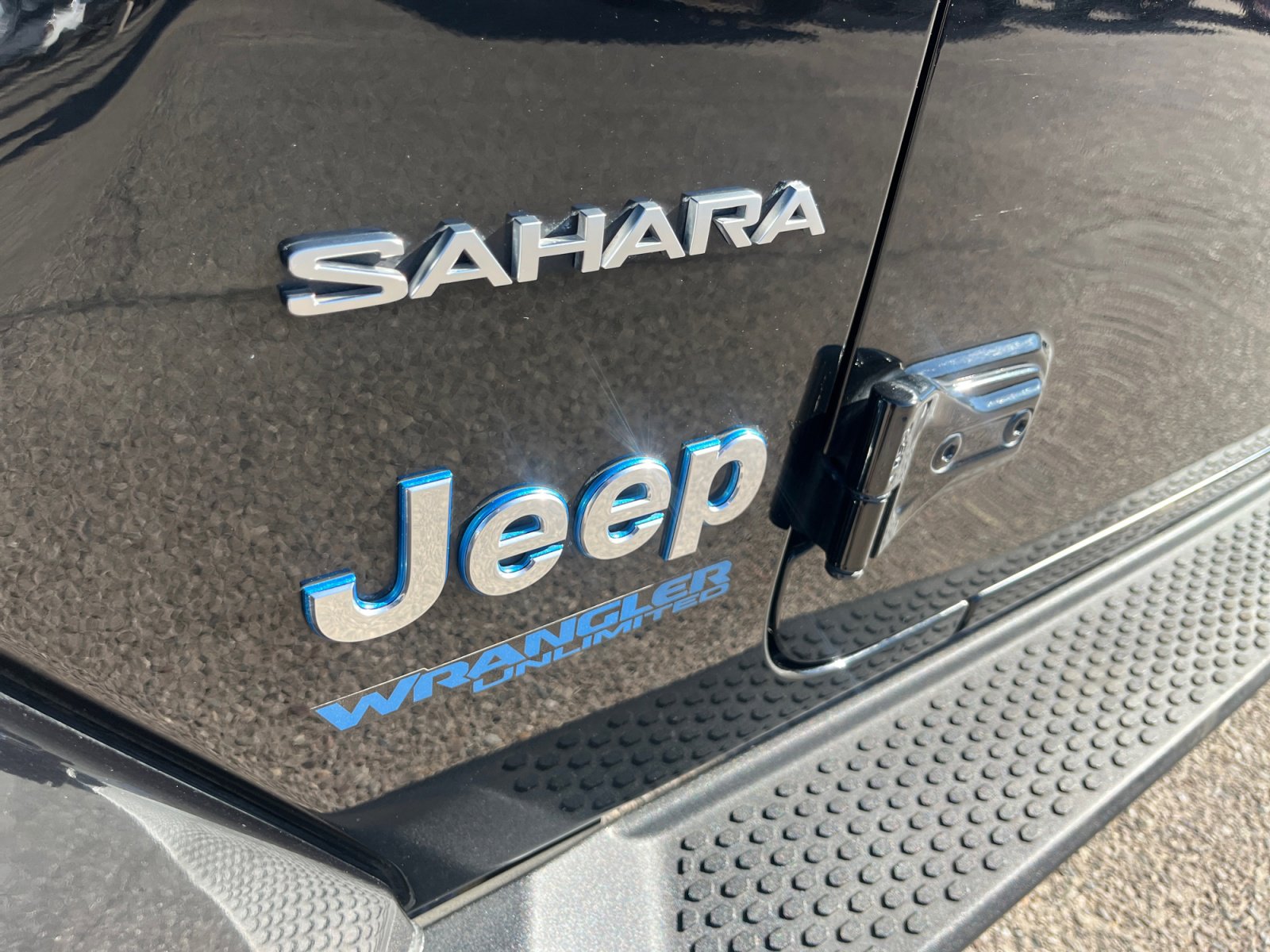 Used 2021 Jeep Wrangler Unlimited Sahara w/ Safety Group image 24