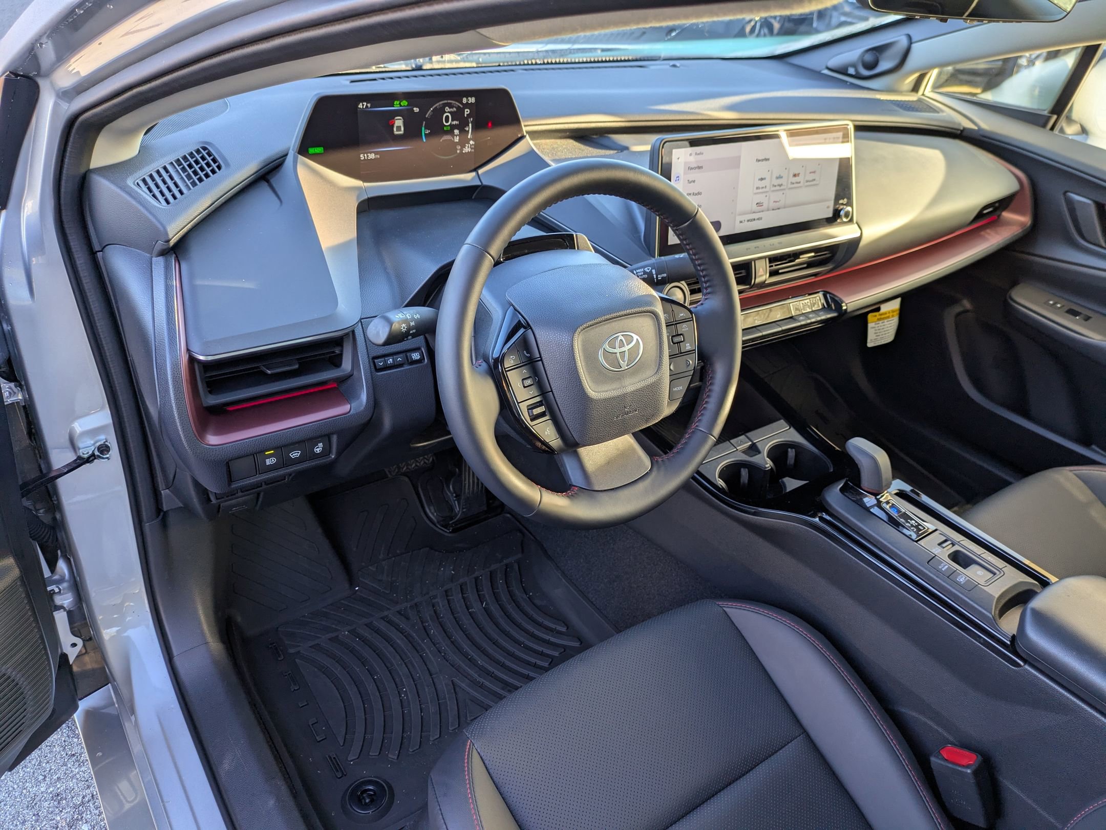 Used 2025 Toyota Prius Plug-In Hybrid image 14