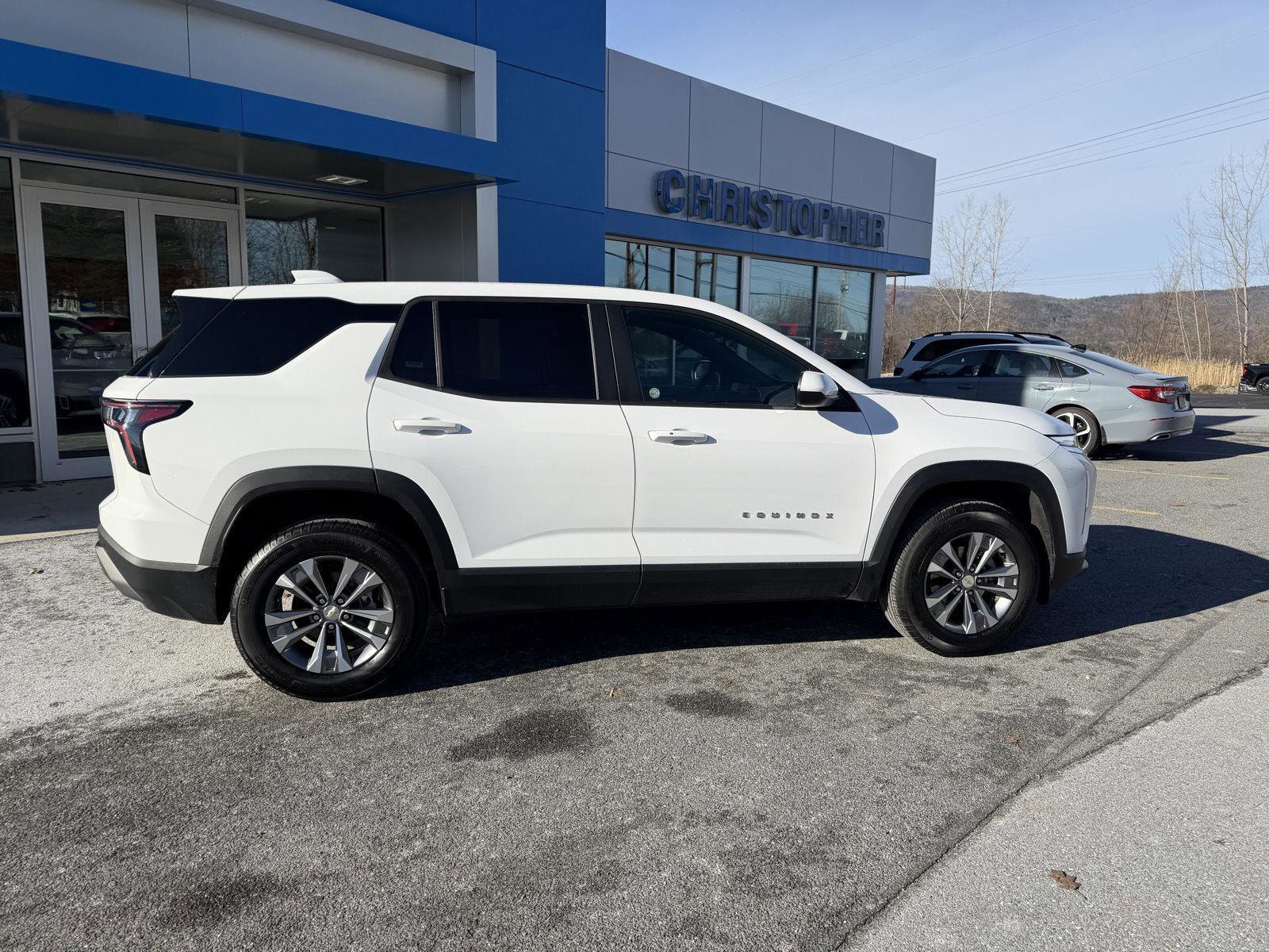 Used 2025 Chevrolet Equinox LT image 8