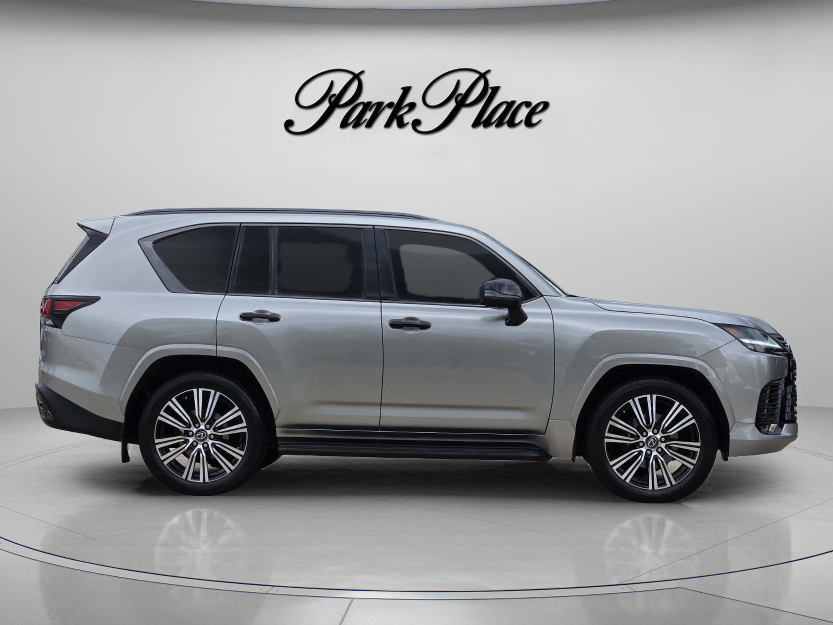 Used 2023 Lexus LX 600 4WD w/ Appearance Package image 7