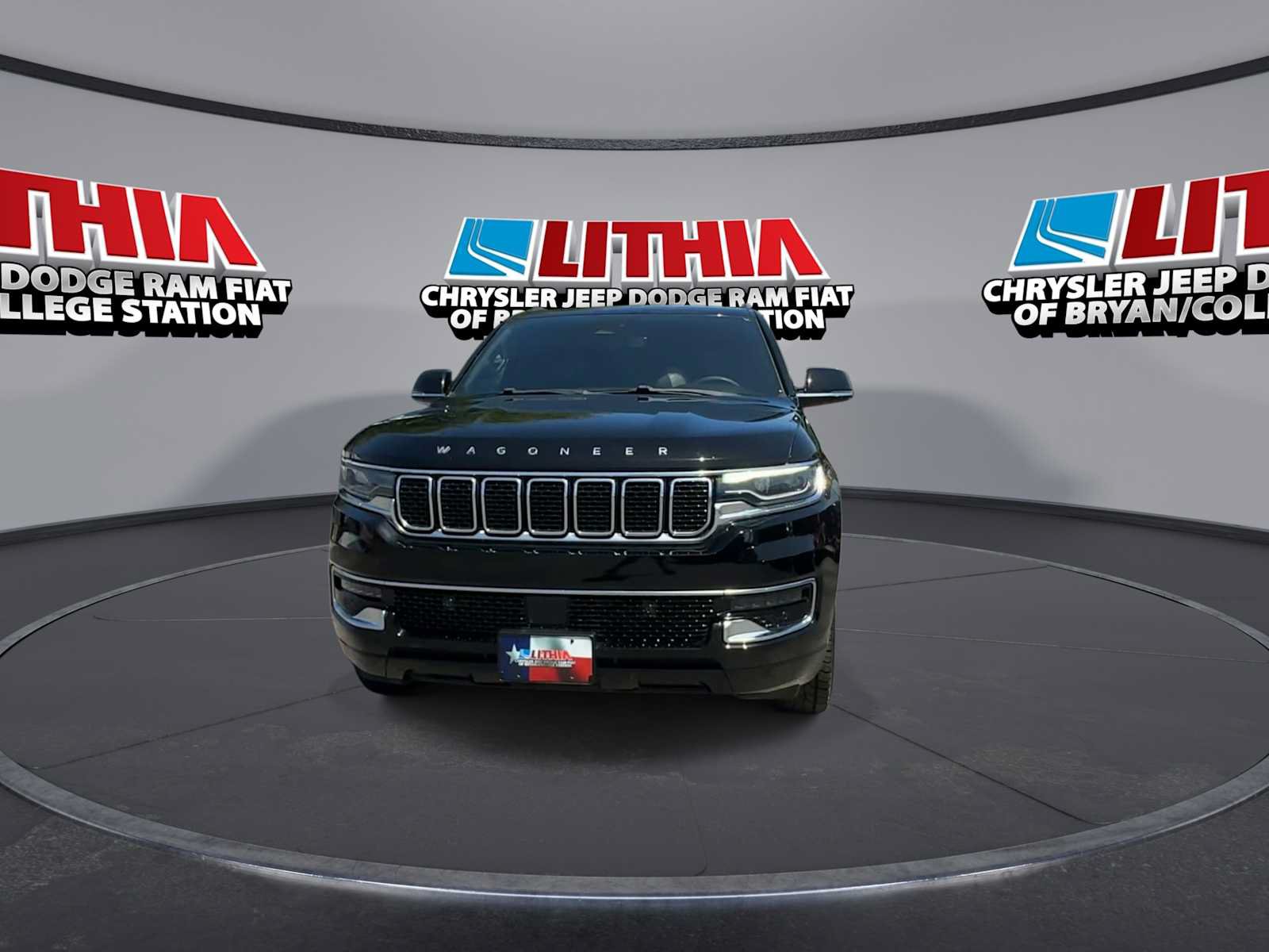 Used 2023 Jeep Wagoneer 4WD image 3