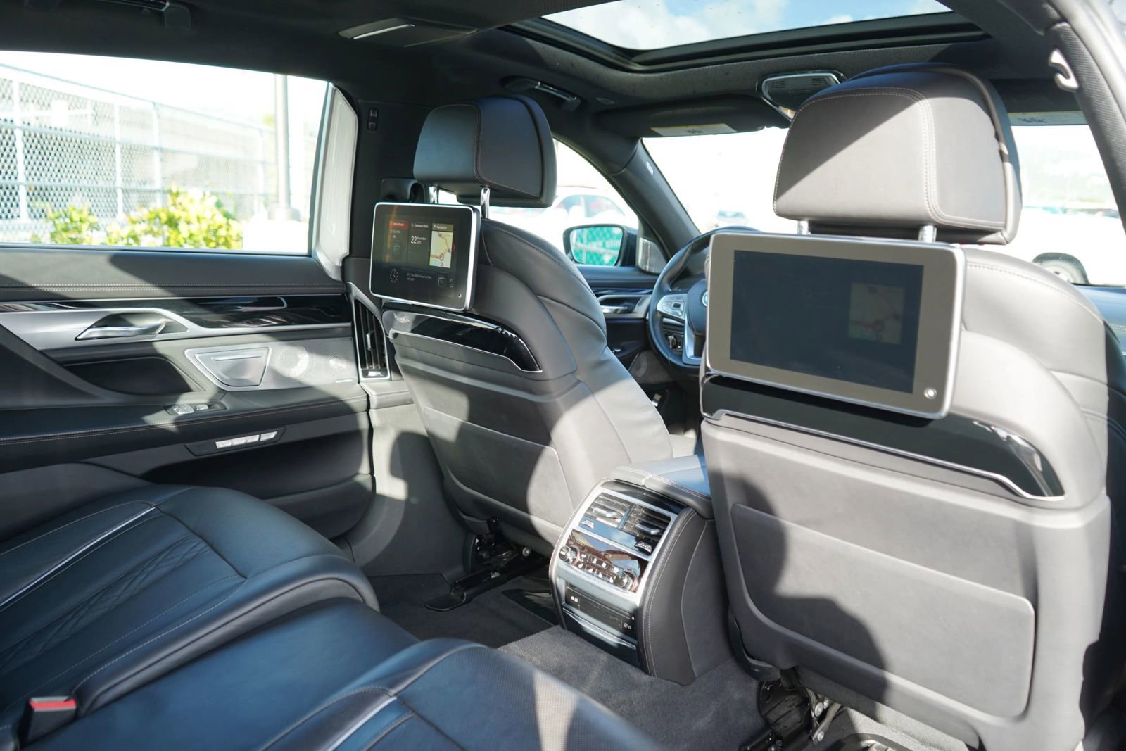 Used 2018 BMW 750i RWD image 25