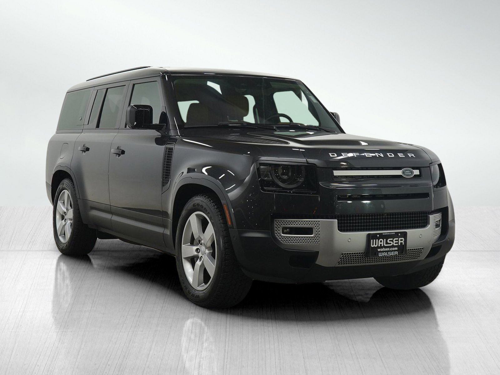 Used 2023 Land Rover Defender 130 First Edition image 7