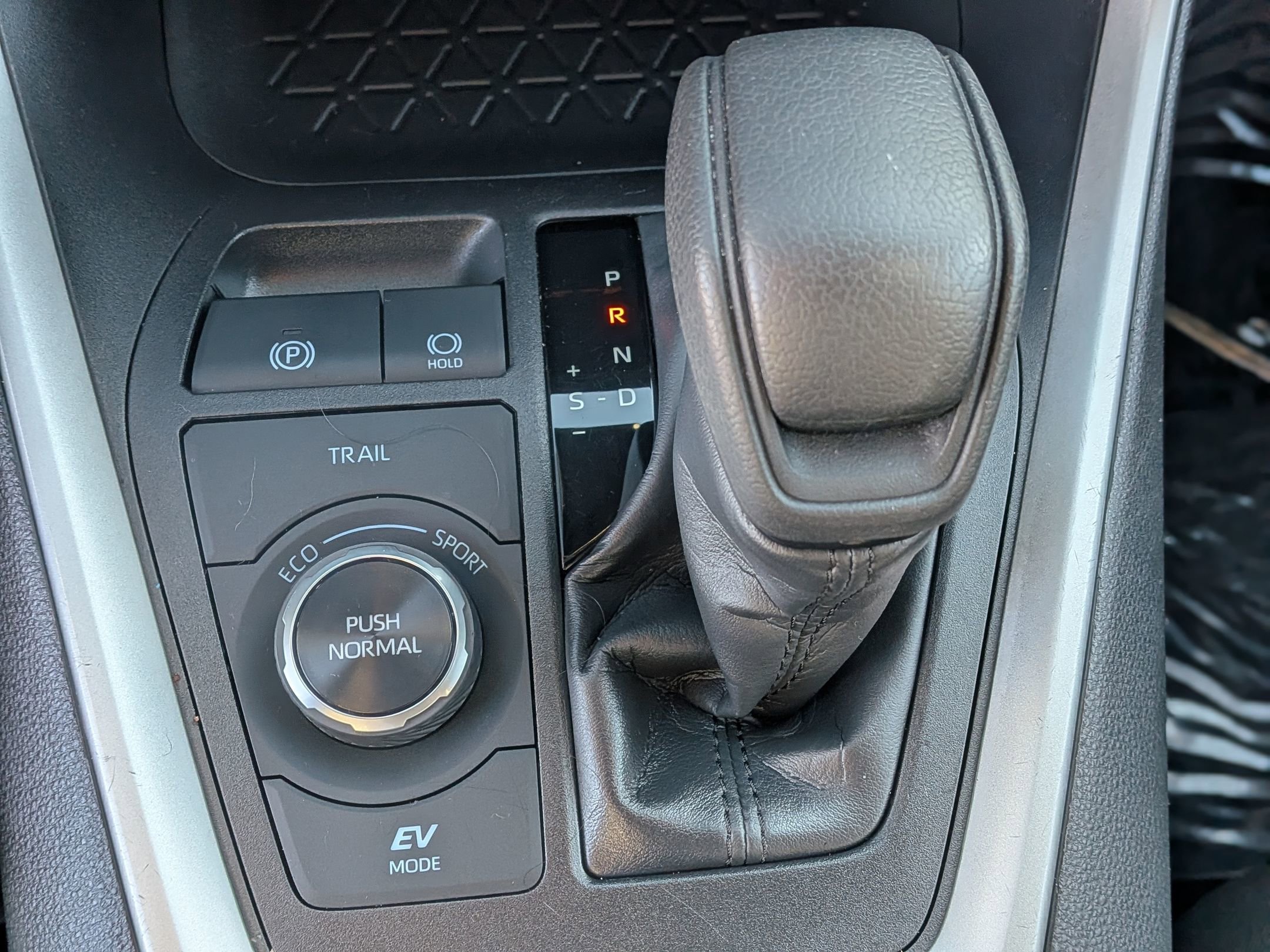 Used 2025 Toyota RAV4 XLE image 30