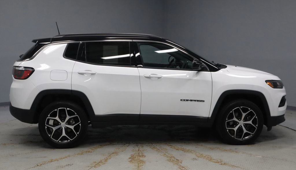Used 2024 Jeep Compass Limited image 12