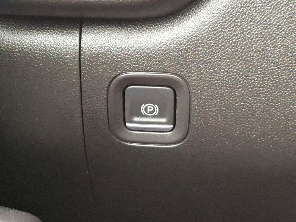 Used 2022 Chevrolet Silverado 1500 Custom image 22