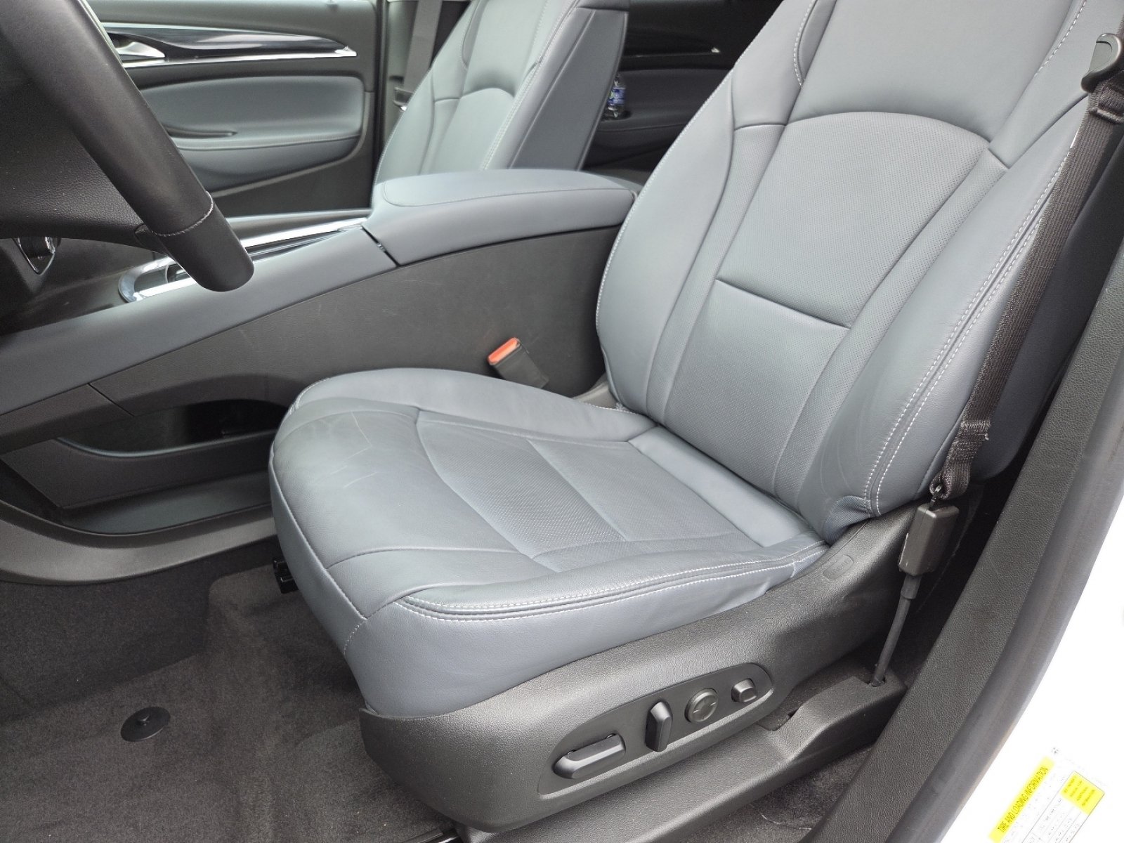 Used 2020 Buick Enclave Premium w/ Sun and Sites Package FWD image 28