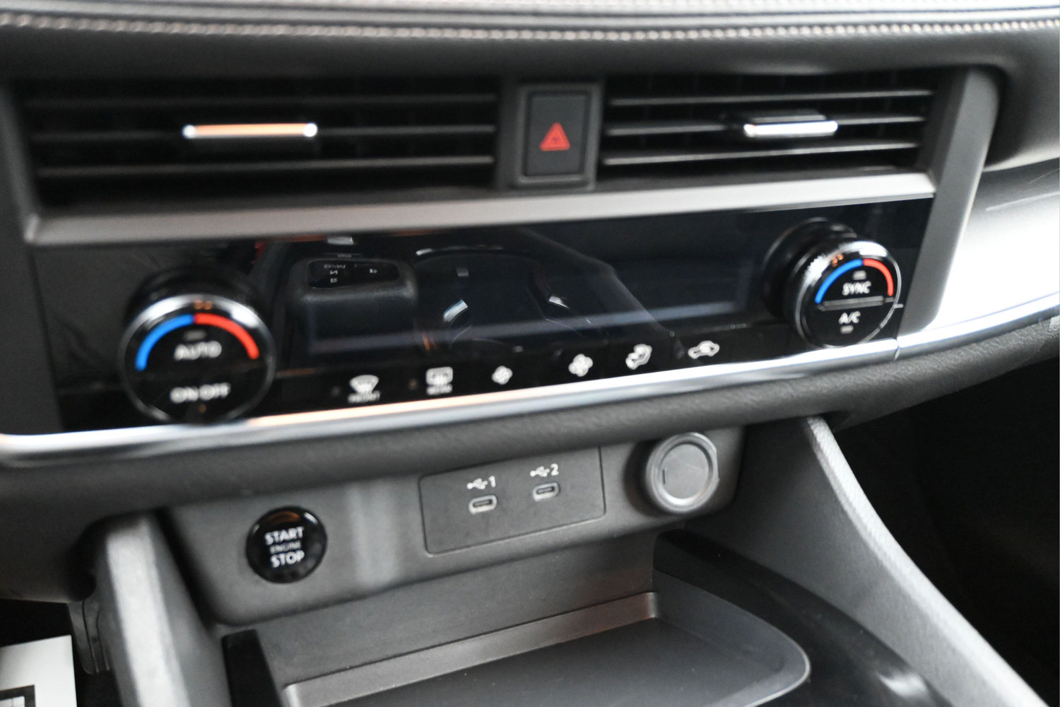 Used 2025 Nissan Rogue SV FWD image 22