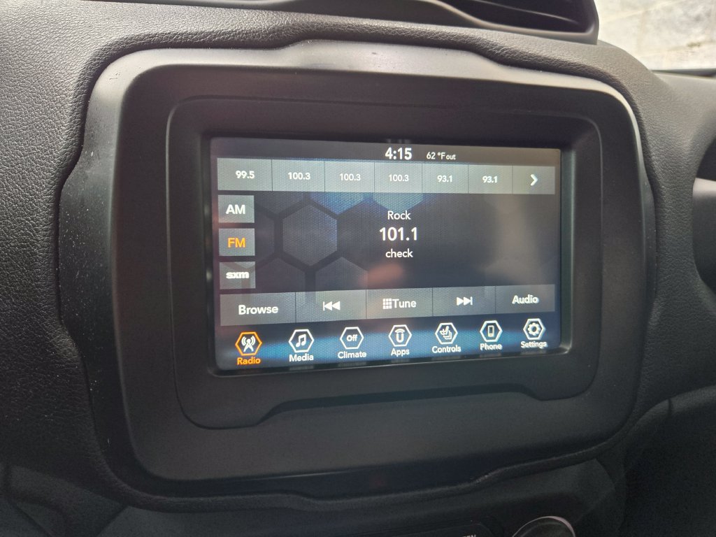 Used 2019 Jeep Renegade Latitude w/ Cold Weather Group AWD/4WD image 23