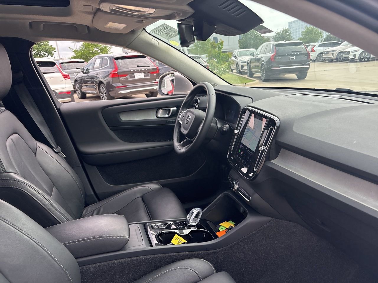 Certified 2025 Volvo XC40 B5 Plus AWD/4WD image 14