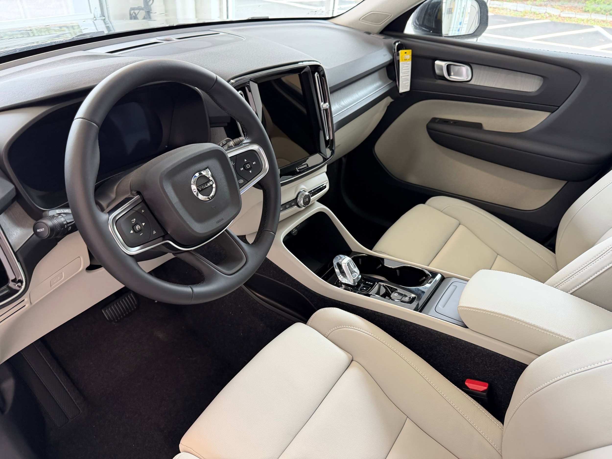 New 2026 Volvo XC40 B5 Plus w/ Climate Package AWD/4WD image 13