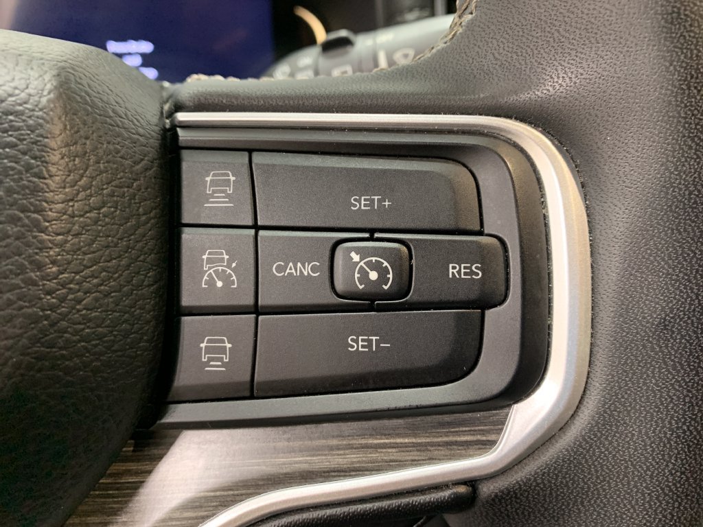 Used 2023 Jeep Wagoneer L Series II AWD/4WD image 16