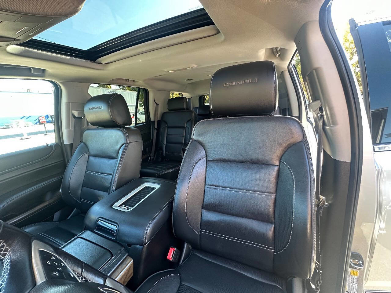 Used 2018 GMC Yukon Denali image 16