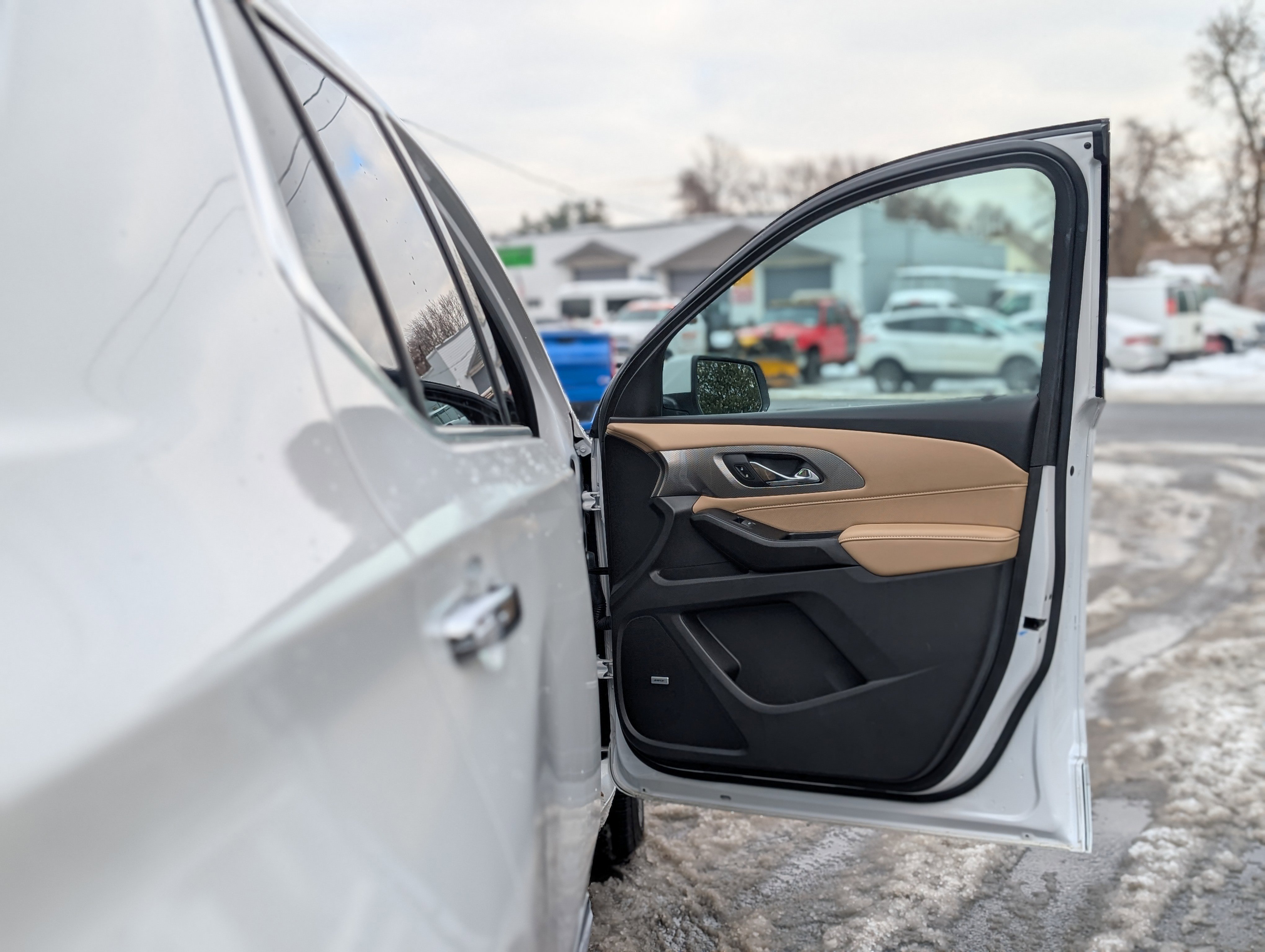 Used 2023 Chevrolet Traverse Premier image 55