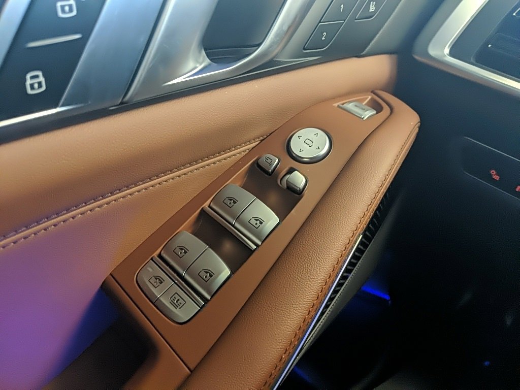Used 2024 BMW X7 M60i w/ Executive Package image 37