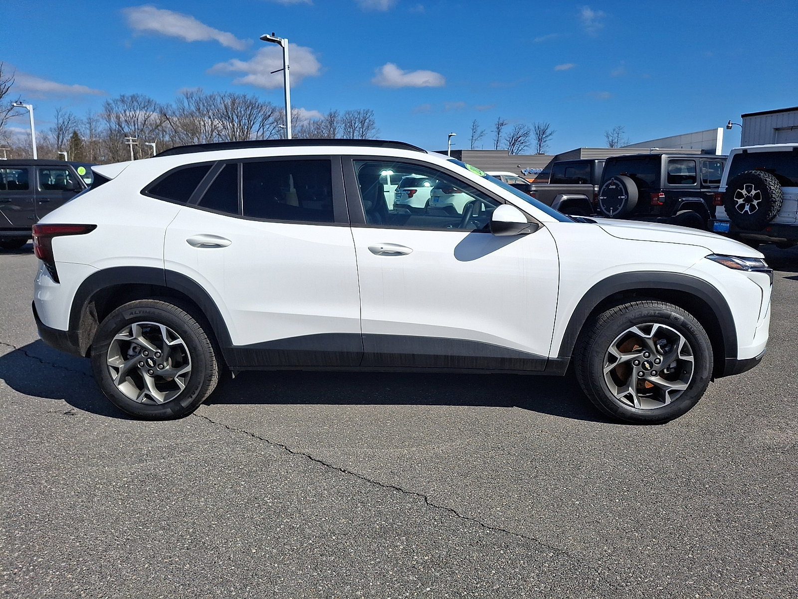 Certified 2024 Chevrolet Trax LT w/ Sunroof Package image 7