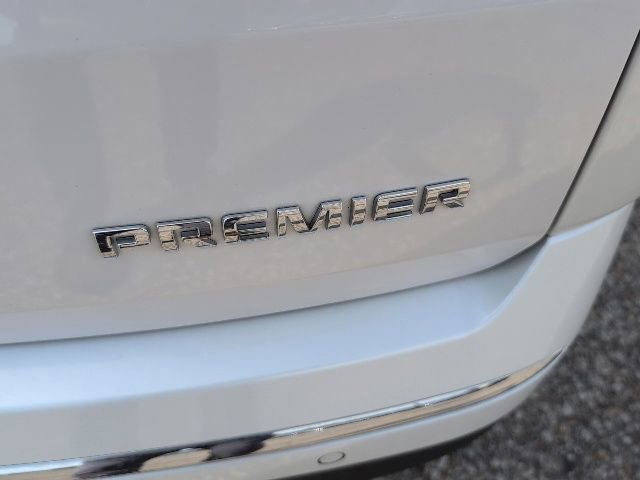 Used 2023 Chevrolet Traverse Premier AWD/4WD image 21