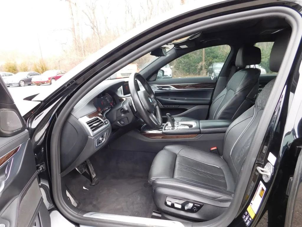Used 2022 BMW 740i xDrive w/ M Sport Package AWD/4WD image 16