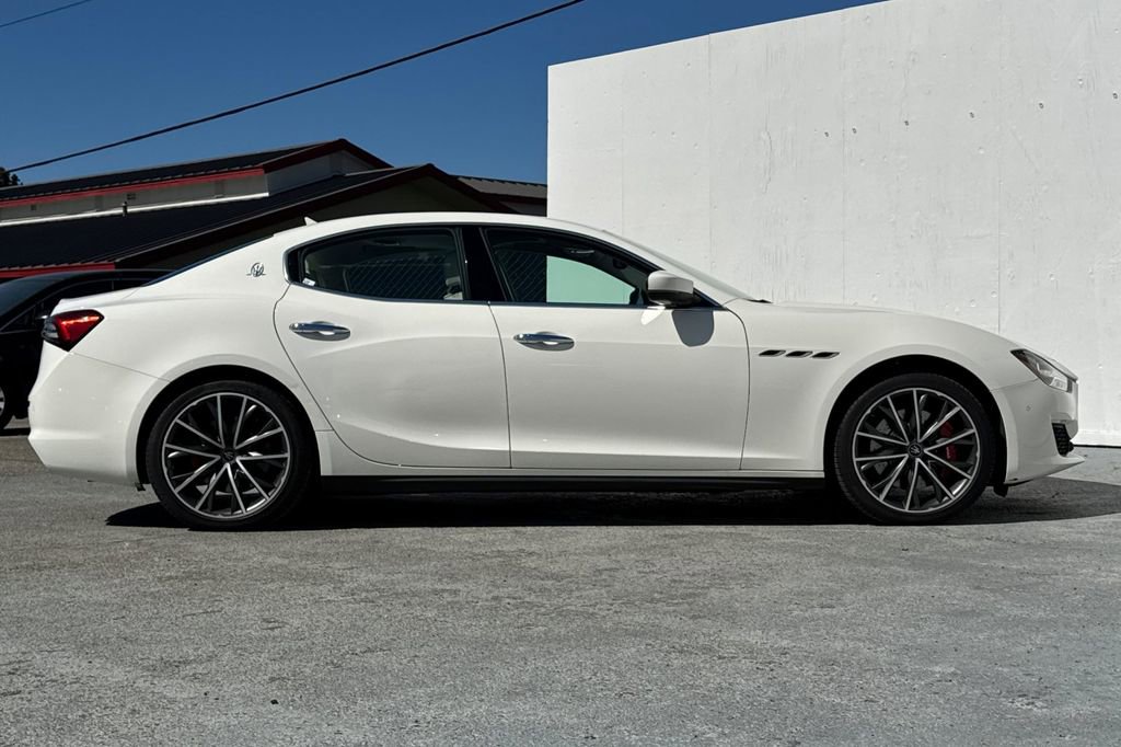 Used 2021 Maserati Ghibli image 2