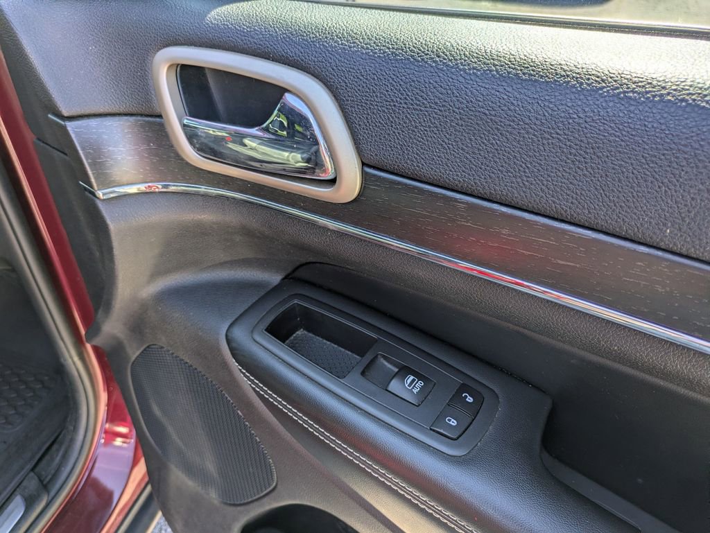 Used 2017 Jeep Grand Cherokee Limited AWD/4WD image 28