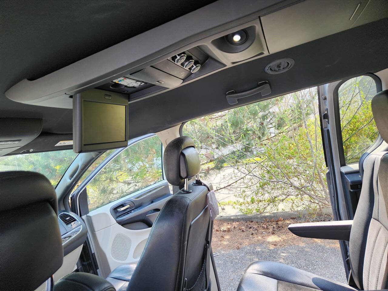 Used 2015 Dodge Grand Caravan SXT image 10