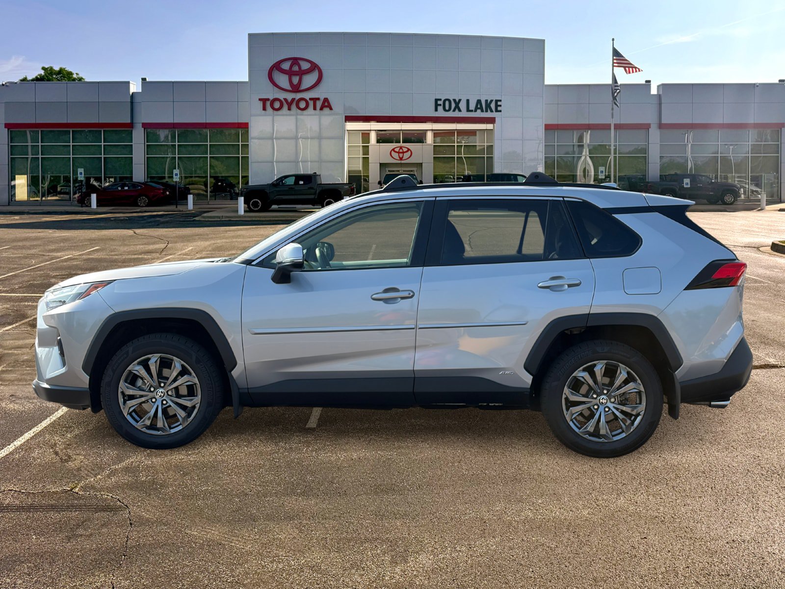 Used 2022 Toyota RAV4 XLE Premium AWD/4WD image 2