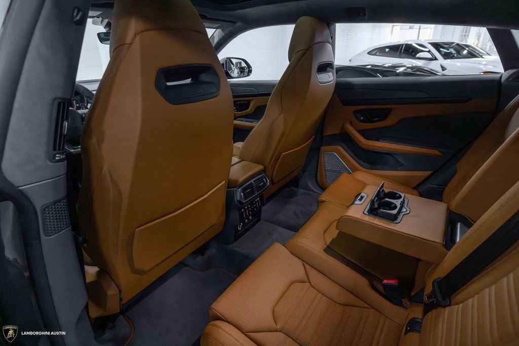 Used 2025 Lamborghini Urus SE AWD/4WD image 39